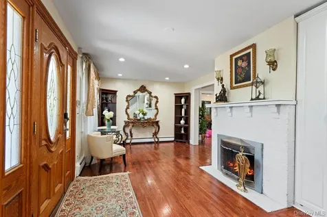 118 Grant Avenue Albertson NY 11507