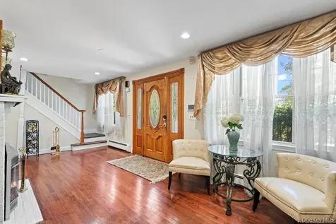 118 Grant Avenue Albertson NY 11507