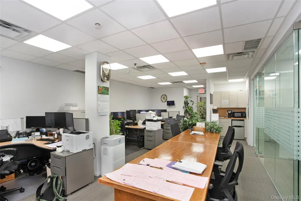 210-08/12 Northern Boulevard Bayside NY 11361