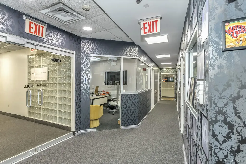 210-08/12 Northern Boulevard Bayside NY 11361