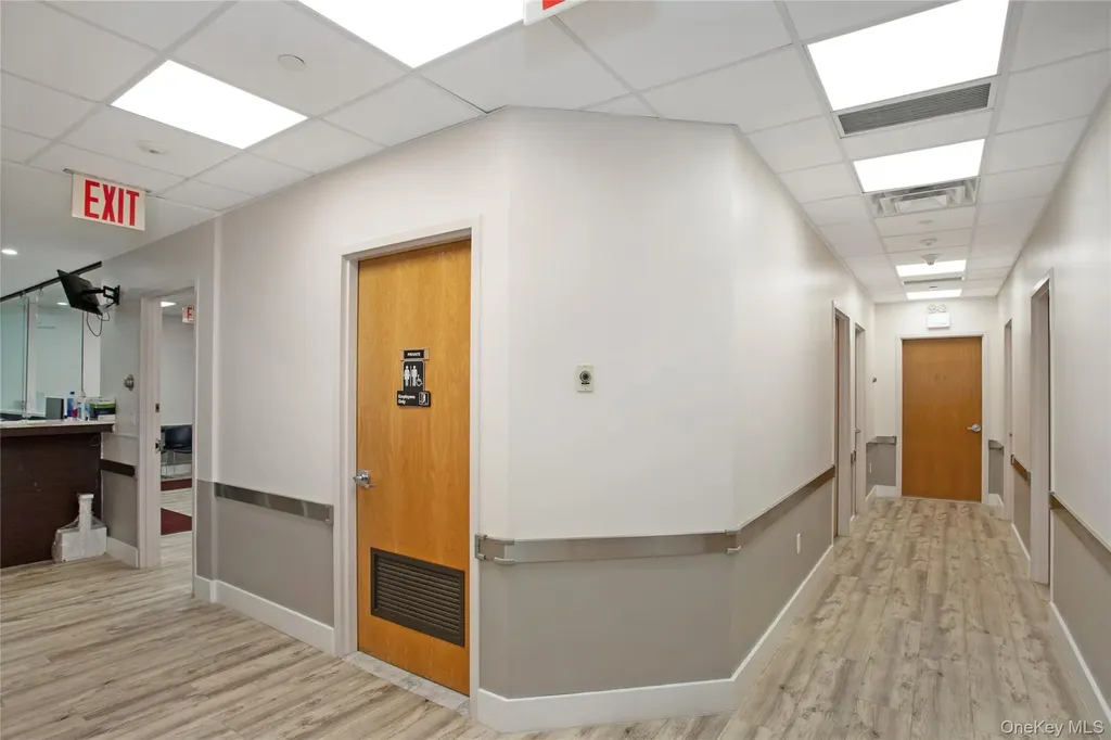 210-08/12 Northern Boulevard Bayside NY 11361