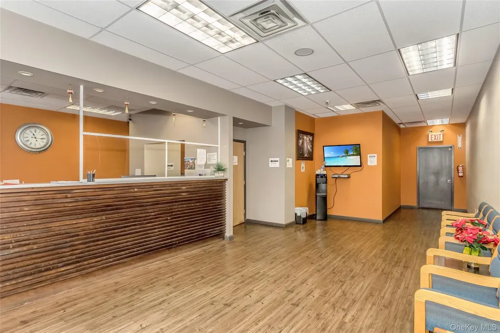 210-08/12 Northern Boulevard Bayside NY 11361