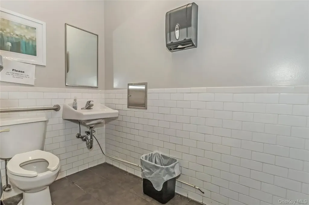 210-08/12 Northern Boulevard Bayside NY 11361