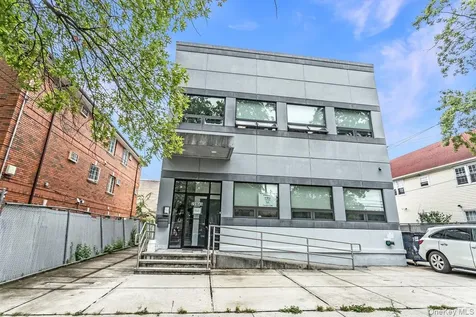 210-08/12 Northern Boulevard Bayside NY 11361
