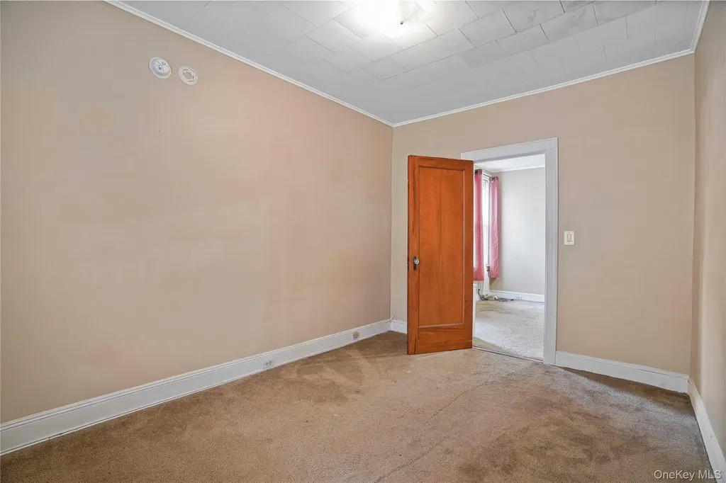 72-07 73 Street Glendale NY 11385
