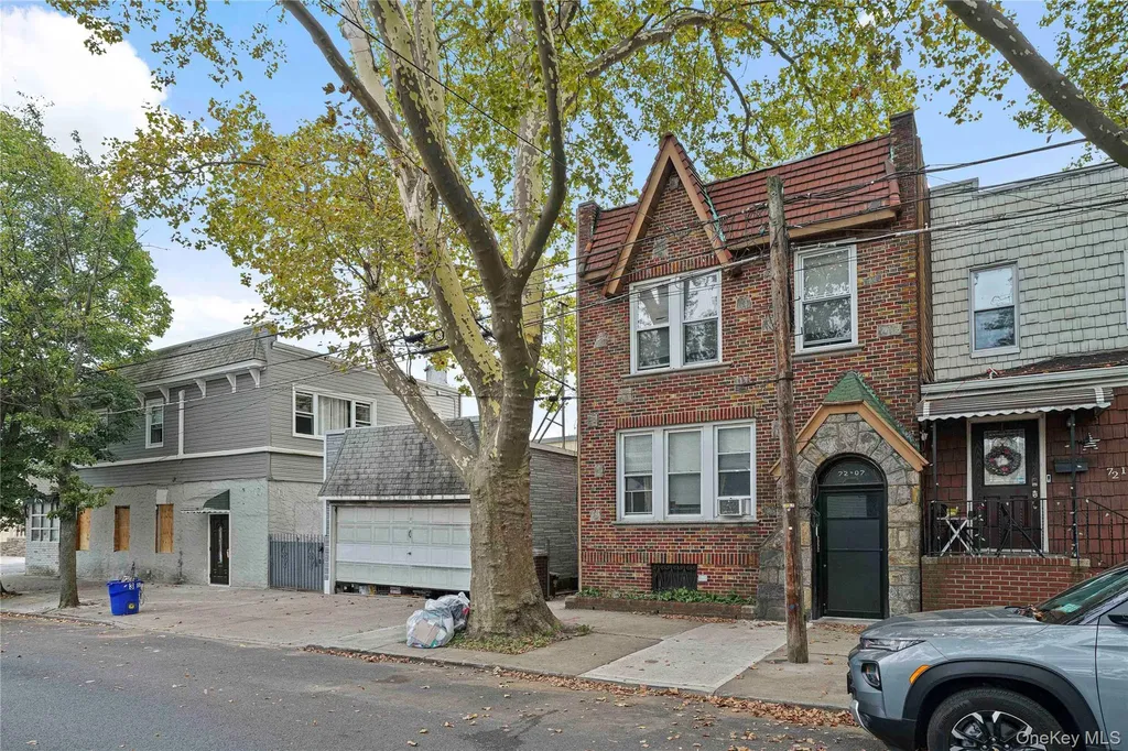 72-07 73 Street Glendale NY 11385