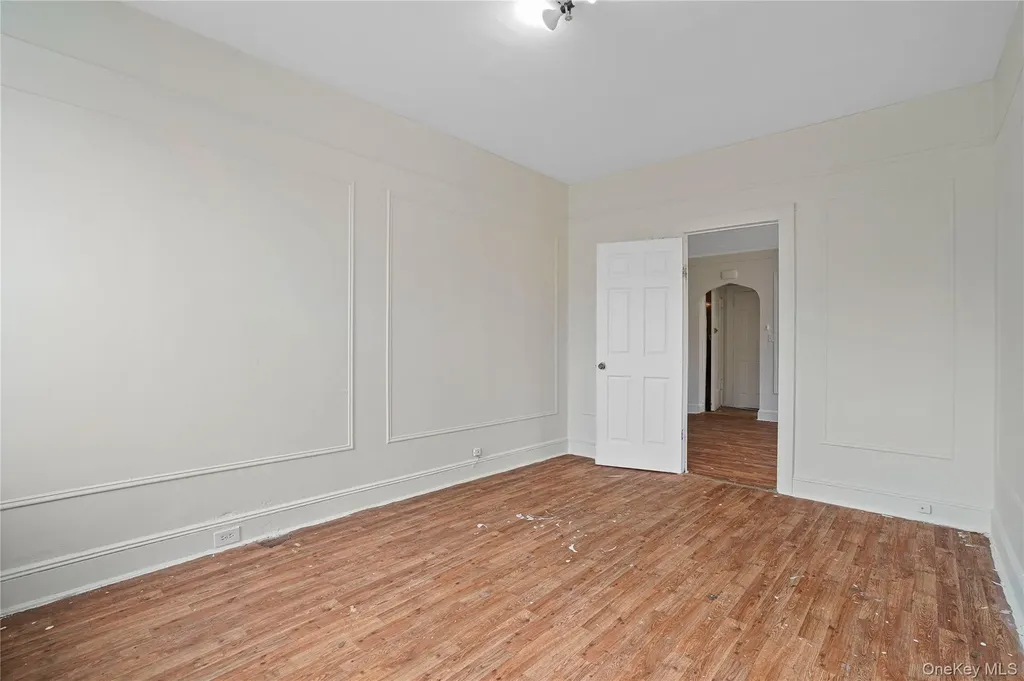 72-07 73 Street Glendale NY 11385