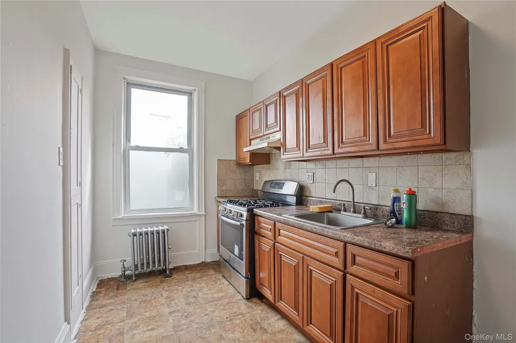 72-07 73 Street Glendale NY 11385