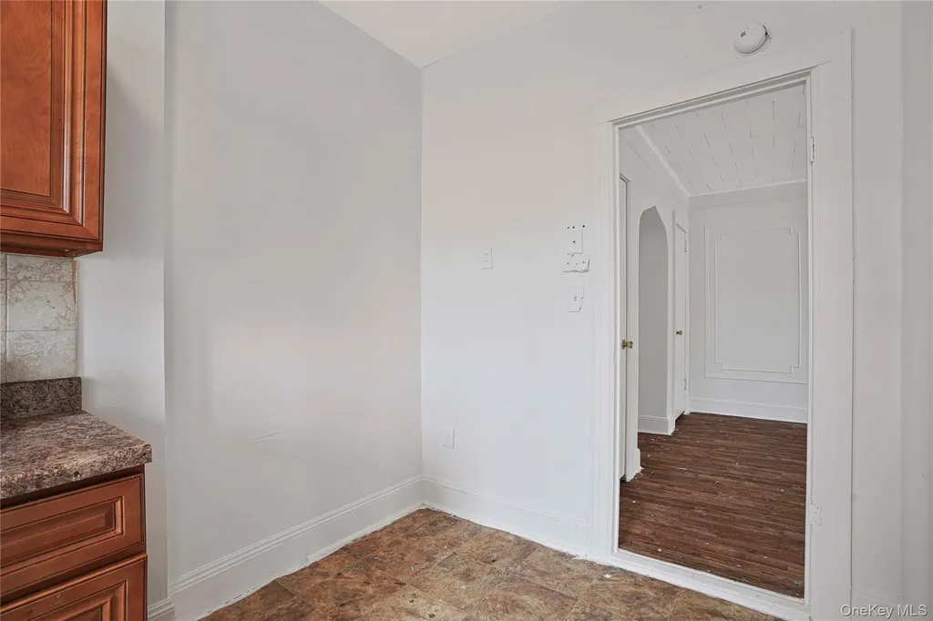 72-07 73 Street Glendale NY 11385
