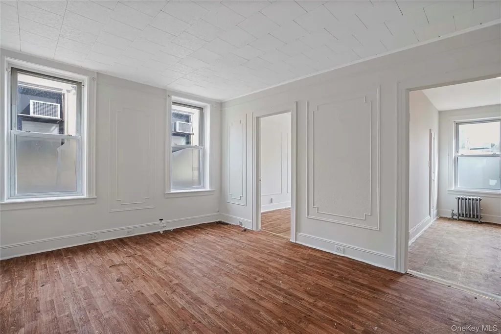 72-07 73 Street Glendale NY 11385