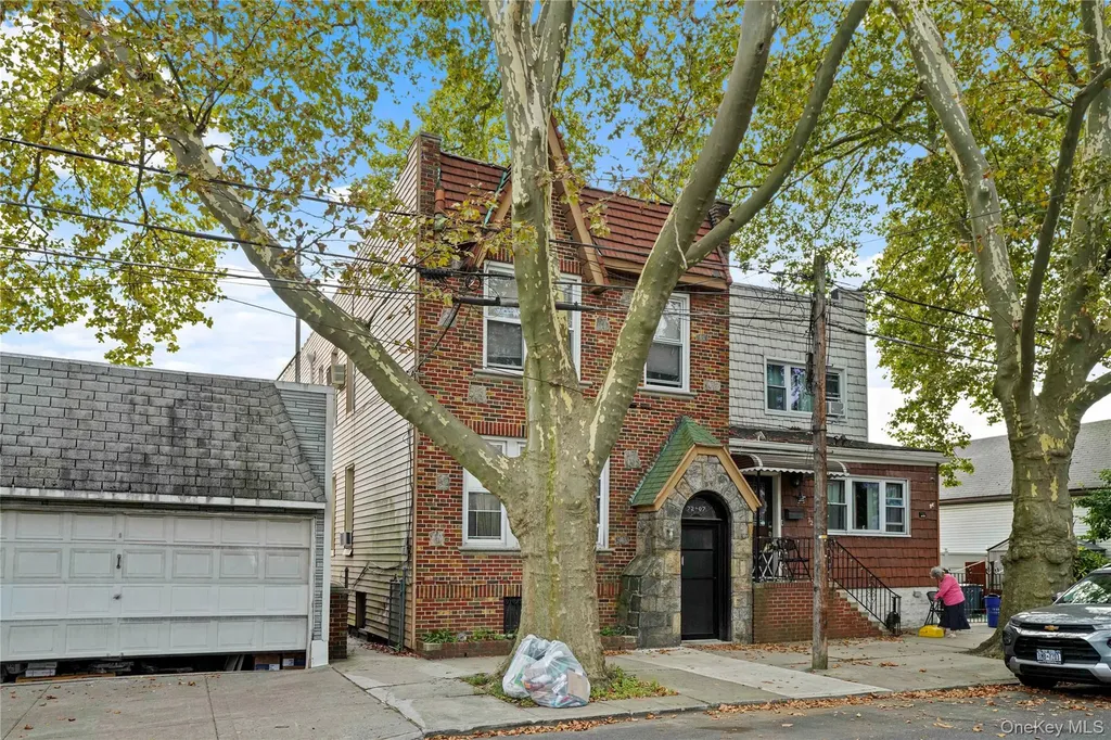 72-07 73 Street Glendale NY 11385