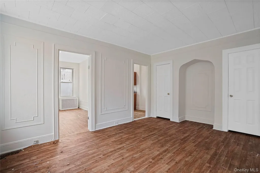 72-07 73 Street Glendale NY 11385