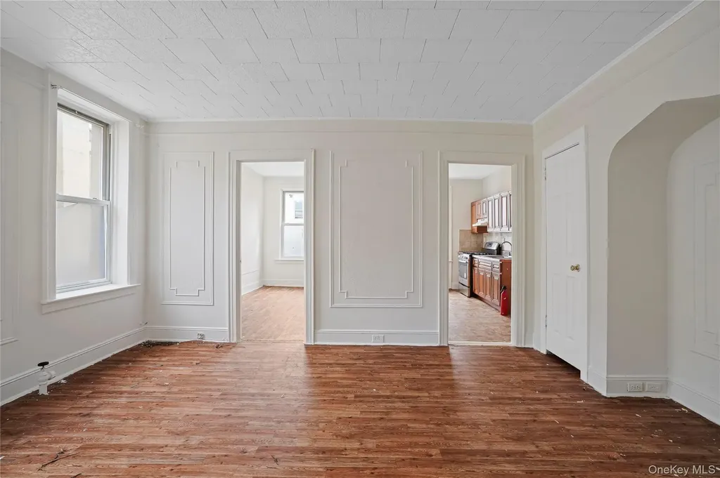 72-07 73 Street Glendale NY 11385