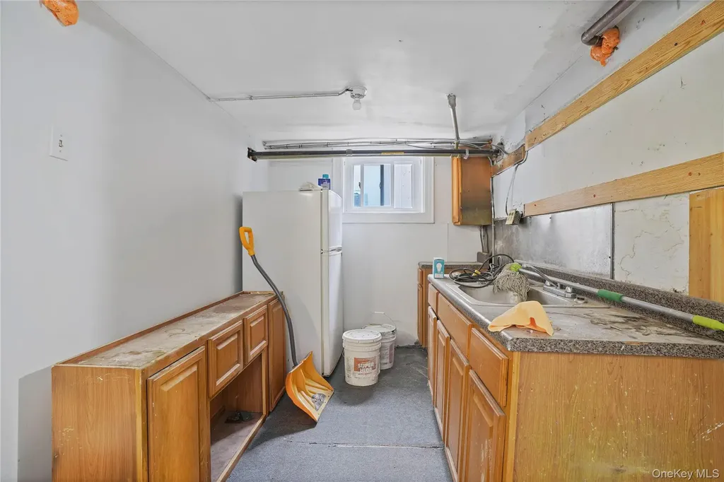 72-07 73 Street Glendale NY 11385