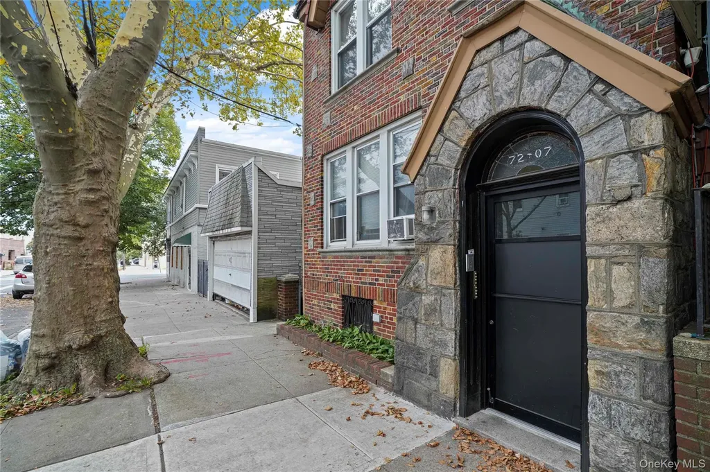 72-07 73 Street Glendale NY 11385