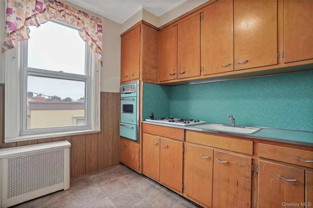 72-07 73 Street Glendale NY 11385