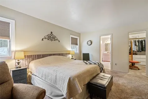 27 Evelyn Court Manorville NY 11949