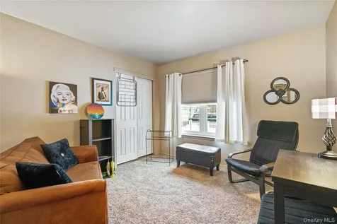 27 Evelyn Court Manorville NY 11949