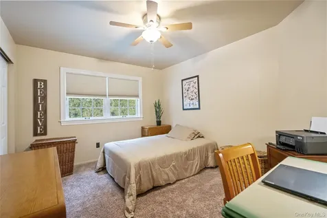 27 Evelyn Court Manorville NY 11949