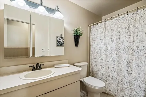 27 Evelyn Court Manorville NY 11949