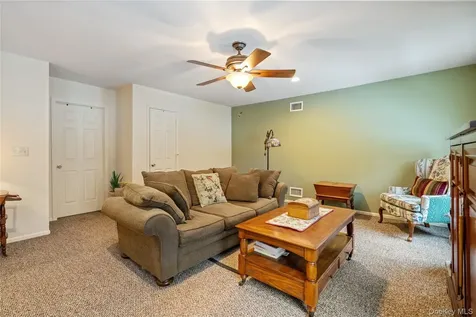 27 Evelyn Court Manorville NY 11949