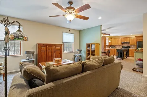 27 Evelyn Court Manorville NY 11949