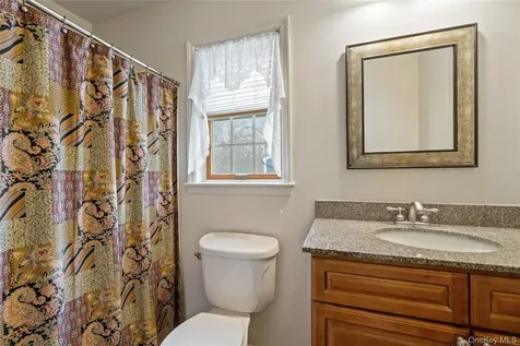27 Evelyn Court Manorville NY 11949