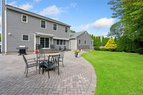 27 Evelyn Court Manorville NY 11949