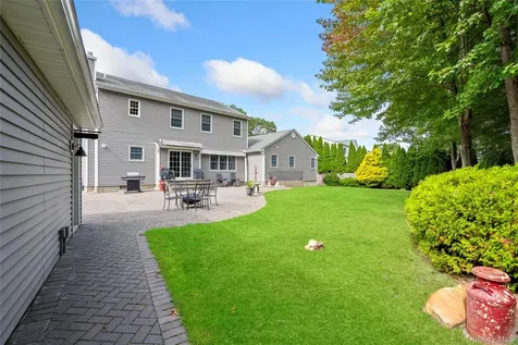 27 Evelyn Court Manorville NY 11949