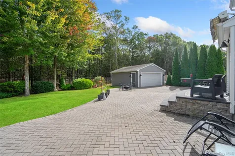 27 Evelyn Court Manorville NY 11949