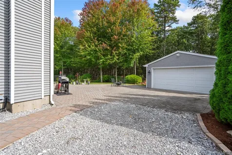 27 Evelyn Court Manorville NY 11949