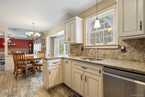 27 Evelyn Court Manorville NY 11949
