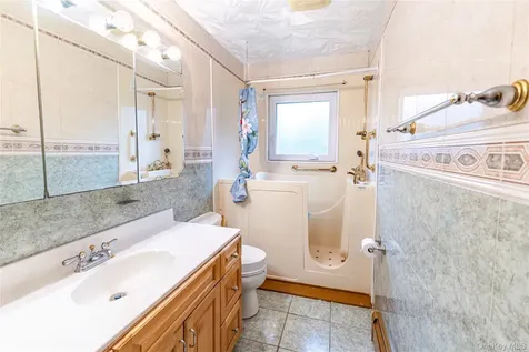 6 William Street Bay Shore NY 11706