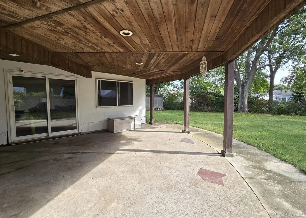 8 Gary Place Selden NY 11784