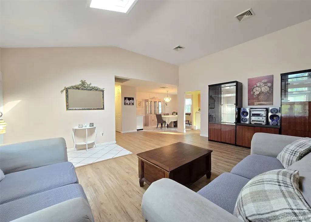 8 Gary Place Selden NY 11784