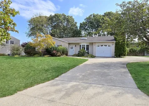 8 Gary Place Selden NY 11784