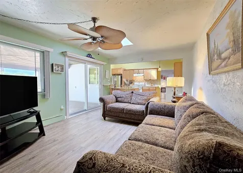 8 Gary Place Selden NY 11784