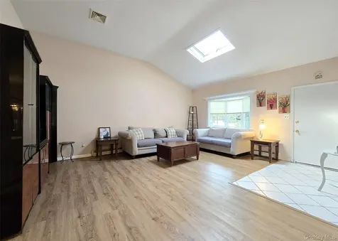 8 Gary Place Selden NY 11784