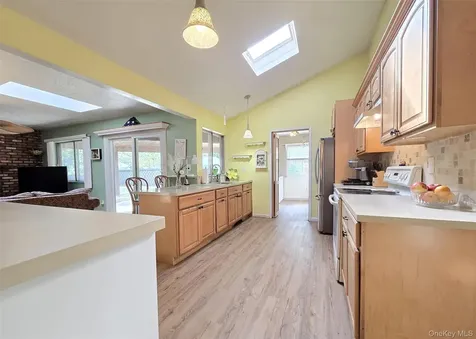 8 Gary Place Selden NY 11784