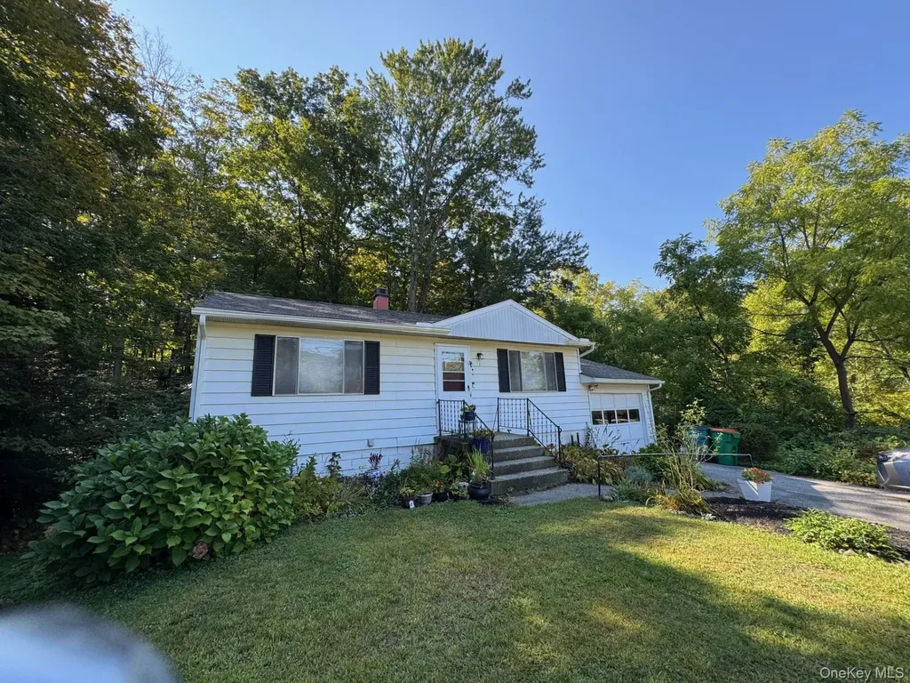 3 River Road Hyde Park NY 12538