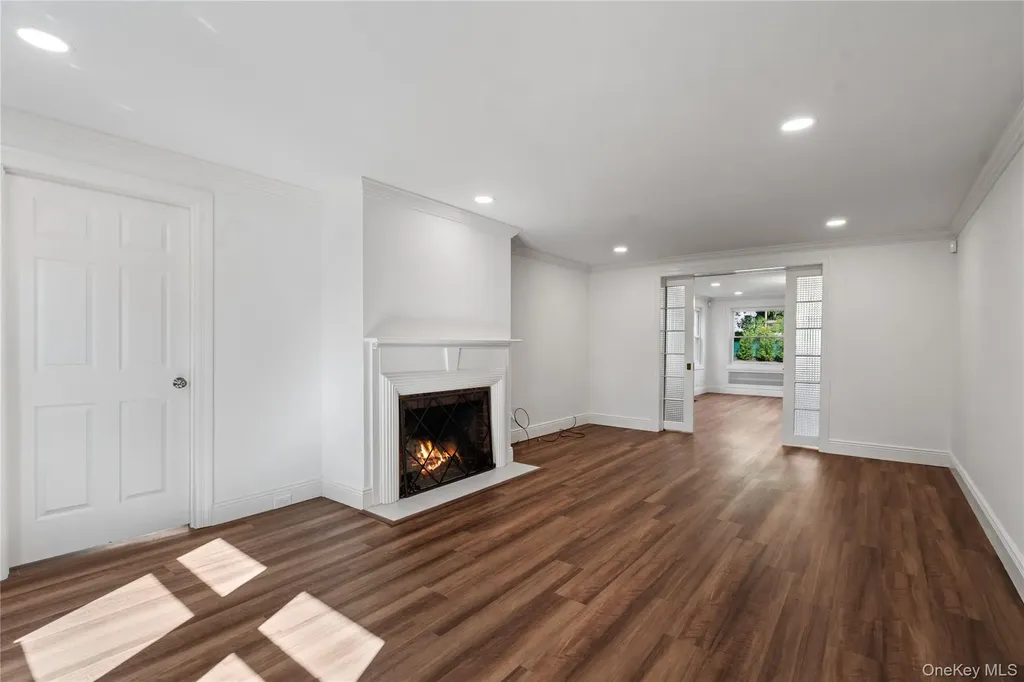 99 Warner Avenue Roslyn Heights NY 11577