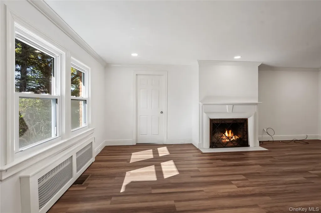 99 Warner Avenue Roslyn Heights NY 11577