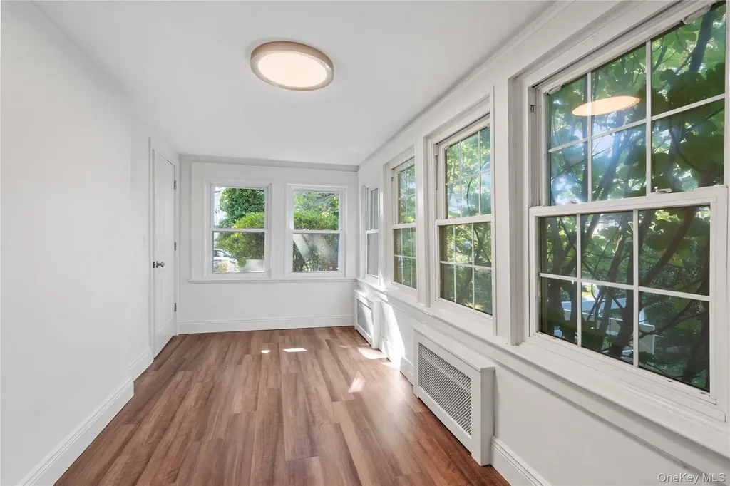 99 Warner Avenue Roslyn Heights NY 11577