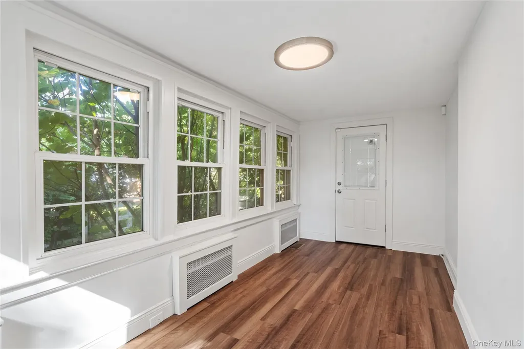 99 Warner Avenue Roslyn Heights NY 11577