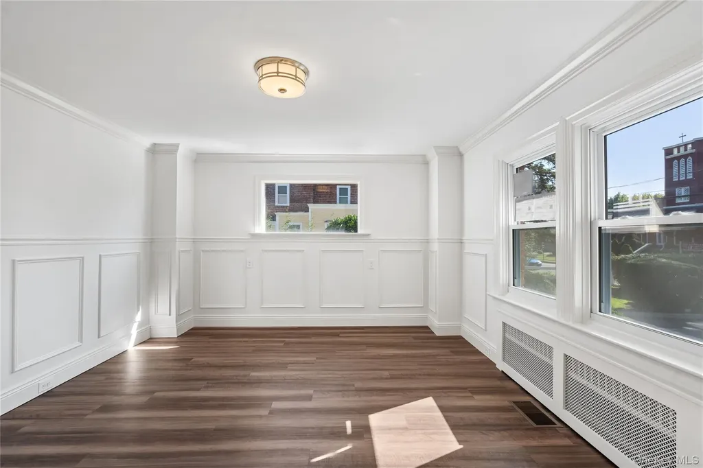 99 Warner Avenue Roslyn Heights NY 11577