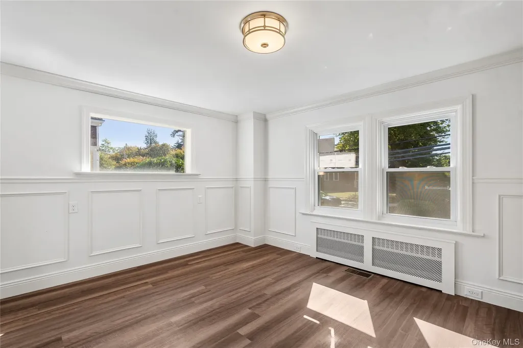 99 Warner Avenue Roslyn Heights NY 11577