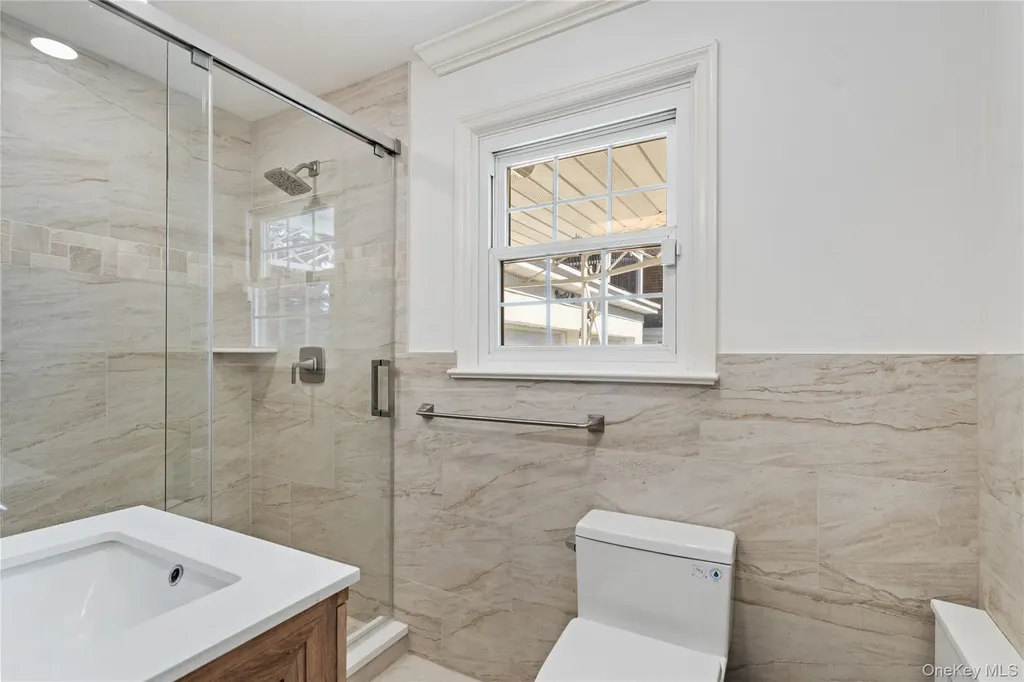 99 Warner Avenue Roslyn Heights NY 11577