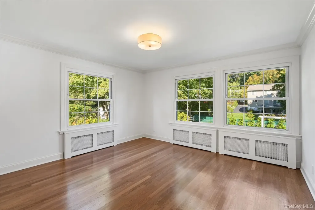 99 Warner Avenue Roslyn Heights NY 11577