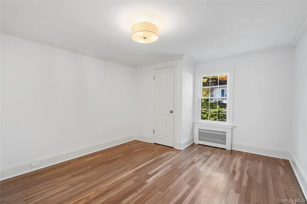 99 Warner Avenue Roslyn Heights NY 11577