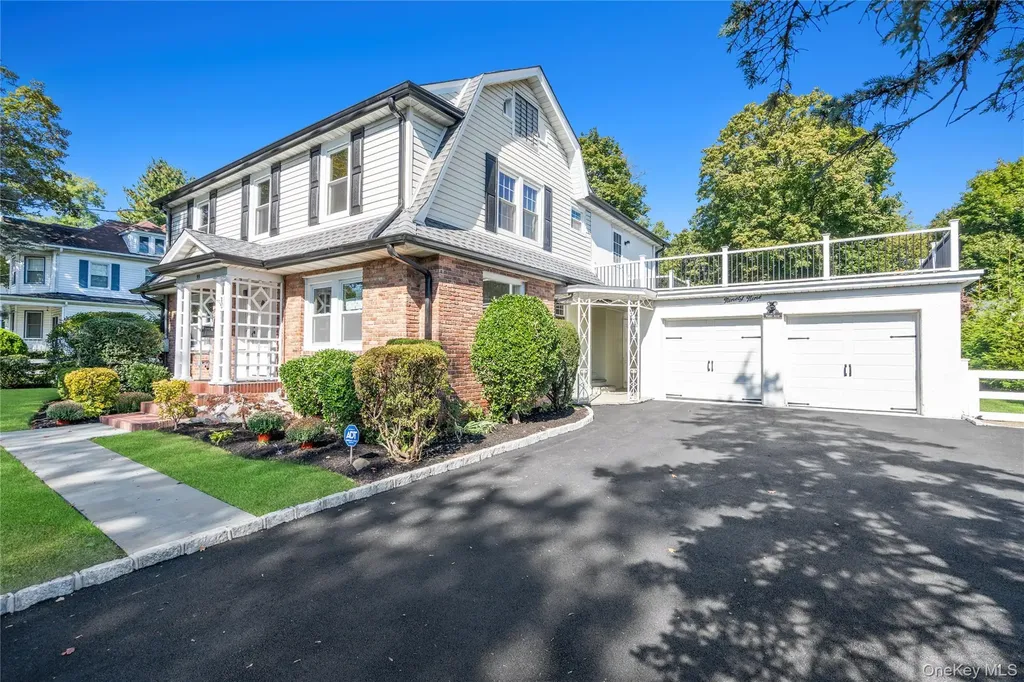 99 Warner Avenue Roslyn Heights NY 11577